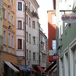 Am Peterstor 3*